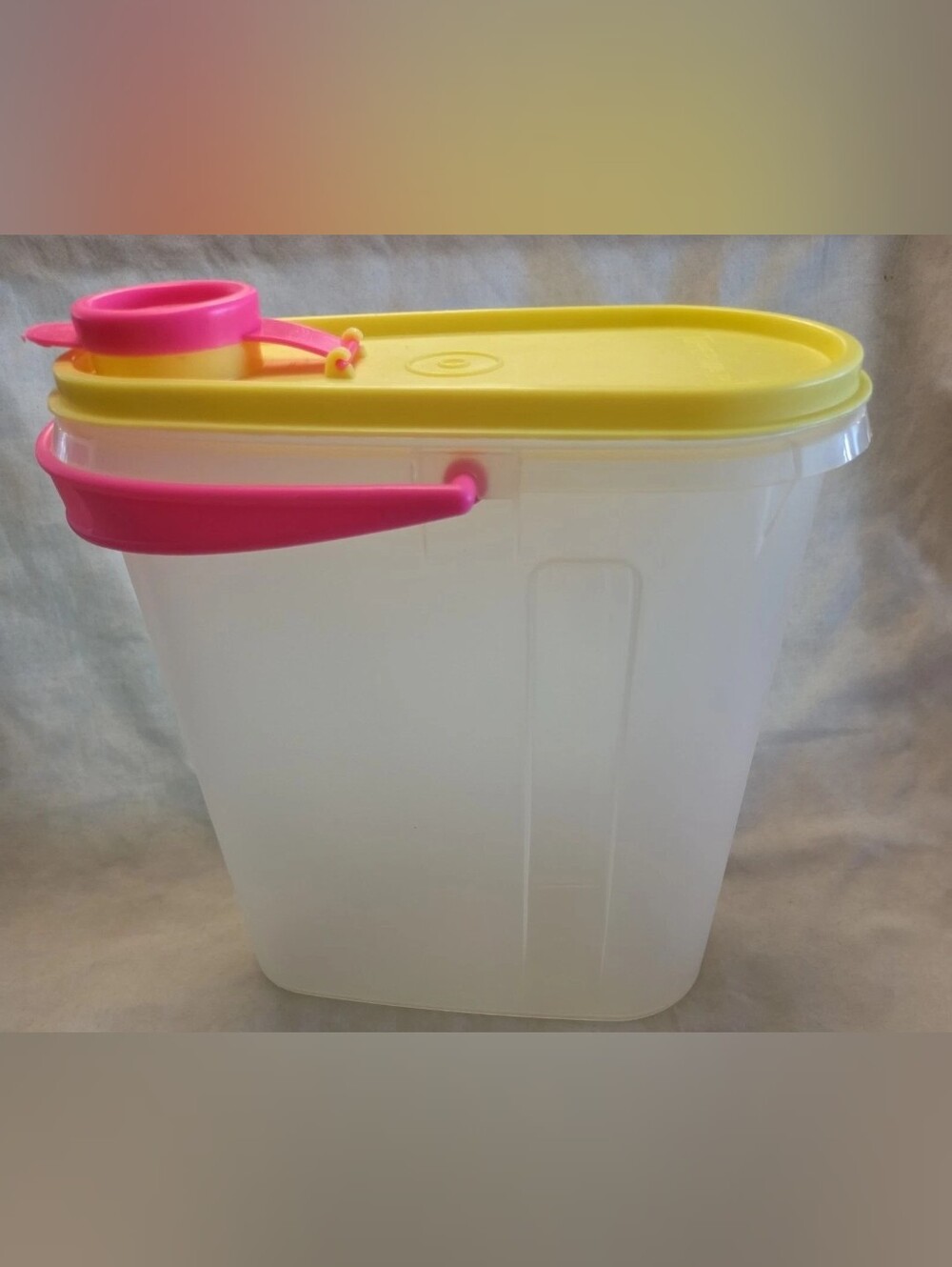Vintage Tupperware Beverage Buddy Pitcher 2 Qt Yellow Pink Handle 587-3